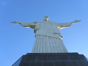 De braços abertos sobre a Guanabara